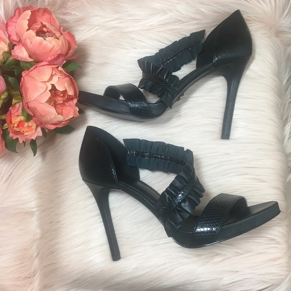 MICHAEL KORS BELLA OPEN TOE SLIP ON RUFFLE TRIM HEELED SANDALS BLACK‎ 10